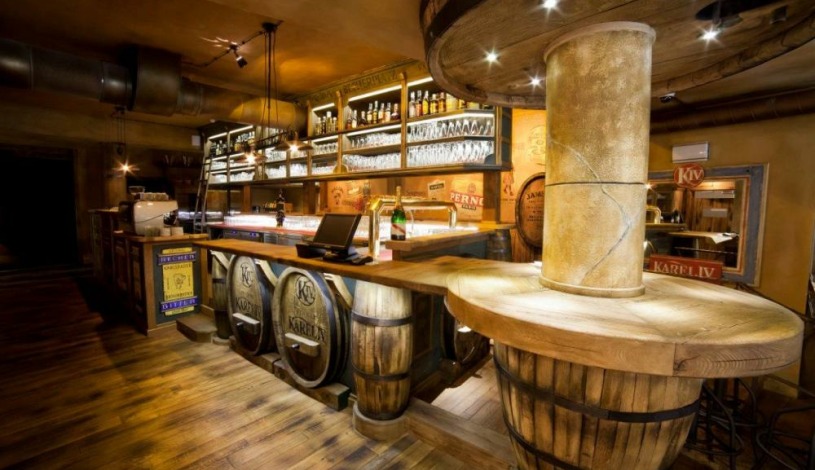 BECHERPLATZ Karlovy Vary